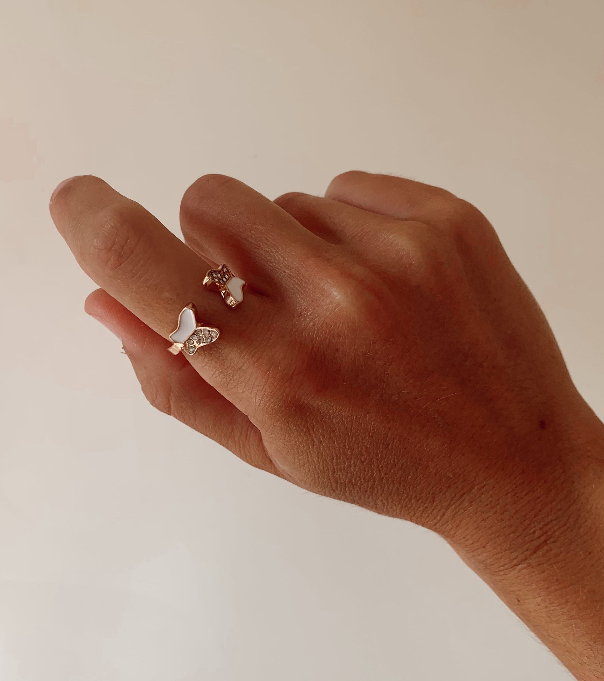 Anillo mariposa blanca