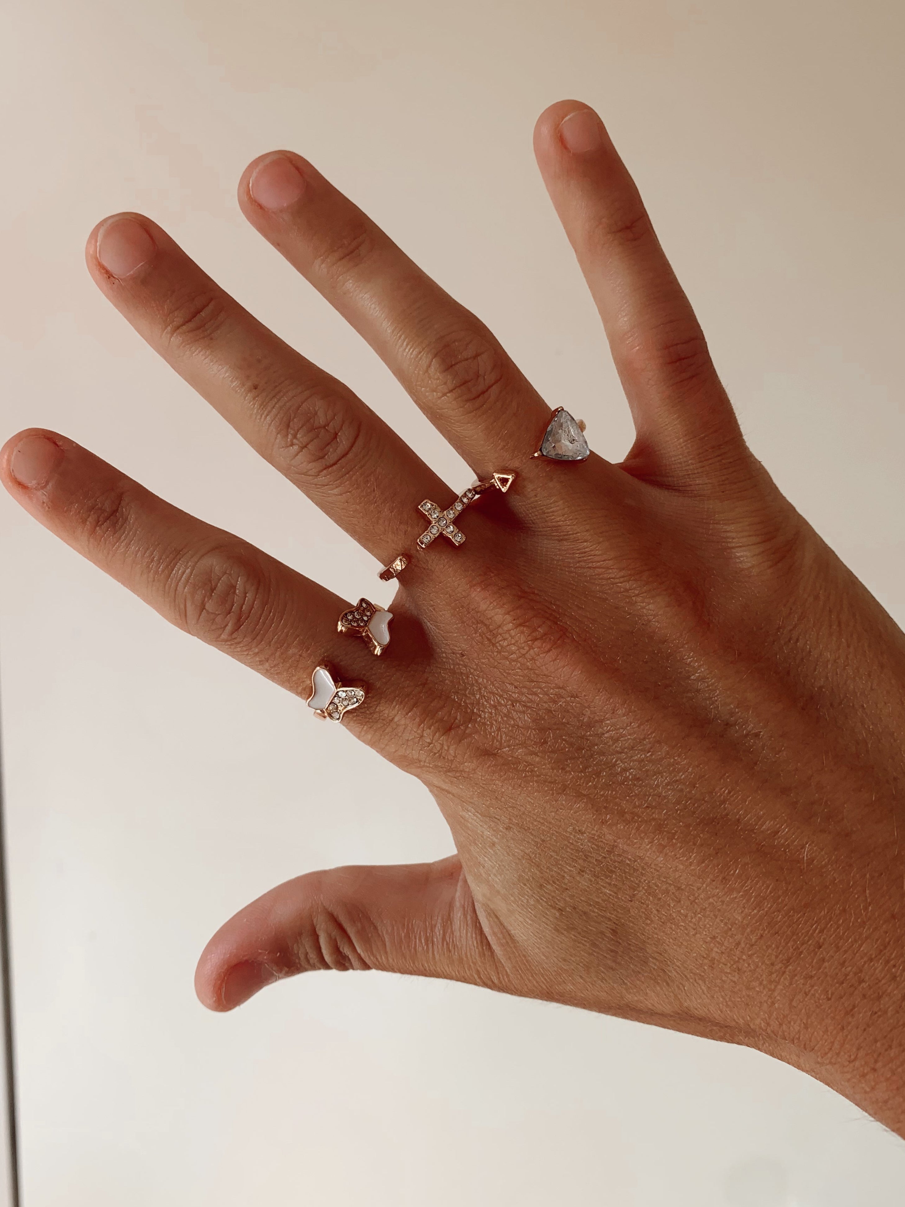Anillo mariposa blanca