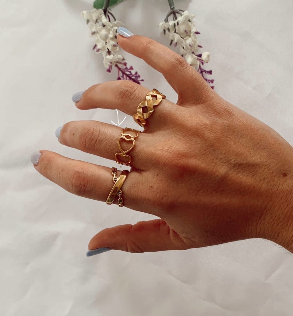 Anillo dorado cora