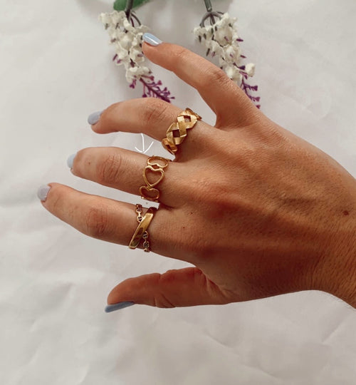 Anillo dorado cora